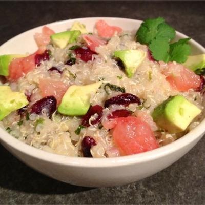 salada de quinoa com grapefruit, abacate e rúcula