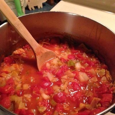 sopa de repolho, batata e tomate