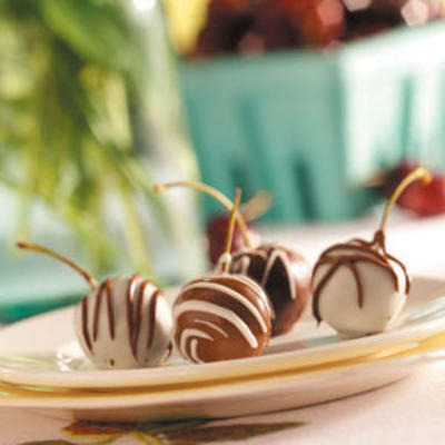 cerejas recheadas mergulhadas em chocolate
