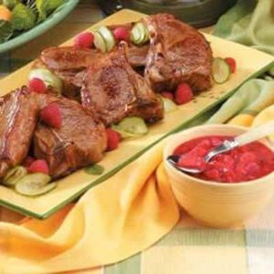 cordeiro com molho de framboesa