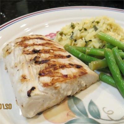 filetes de mahi alho-limão