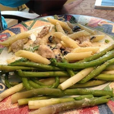 macarrão espargos de frango com molho de creme