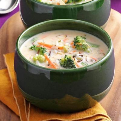 sopa de arroz selvagem de brócolis