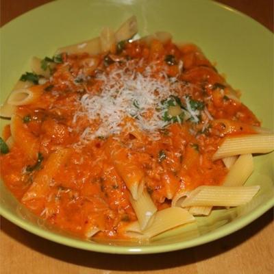 massa cremosa do penne do atum do tomate