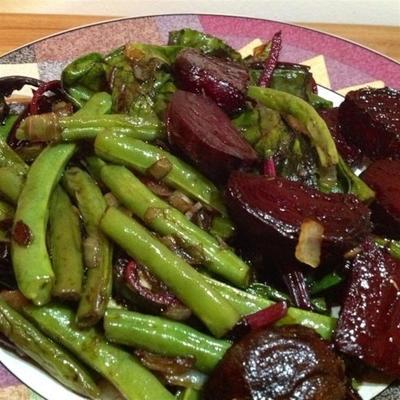 beterraba e feijão verde com tomate e cebola