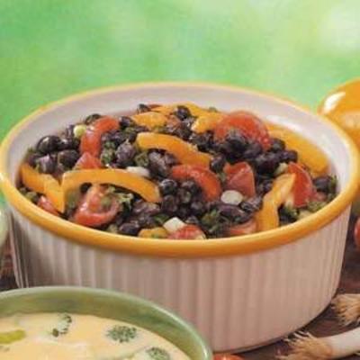 salada de feijão preto colorido