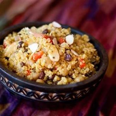 despensa quinoa ao curry com grão de bico e pimentos assados