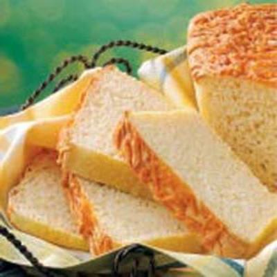 pão de muffin inglês com cheddar-topped
