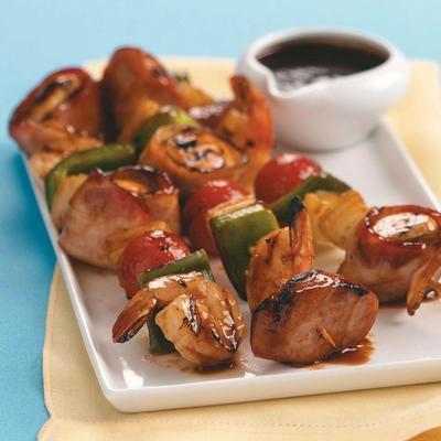 kabobs de camarão salsicha
