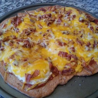 café da manhã bacon e pizza de salsicha