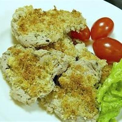 costeletas de porco marinado pan-seared com uma crosta de parmesão-alho