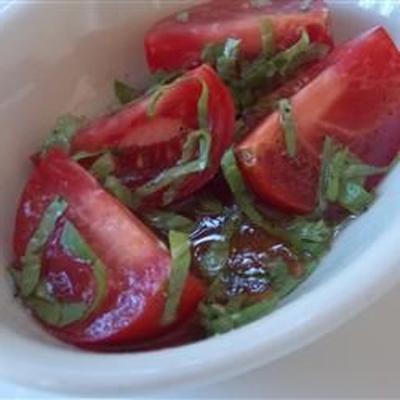 10 minutos de salada de manjericão