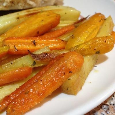 Batata-doce assada e legumes com tomilho e xarope de bordo