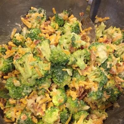 salada de brócolis coloridos