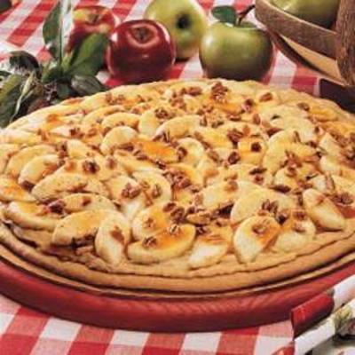 pizza de maçã caramelada