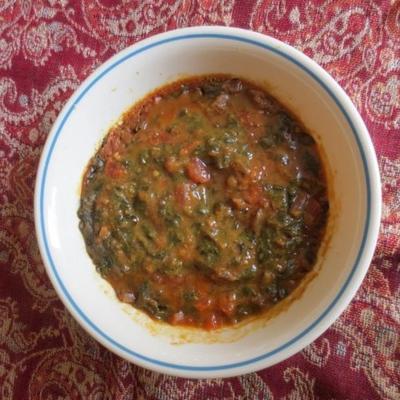 espinafre e tomate dal (sopa de lentilha indiana)