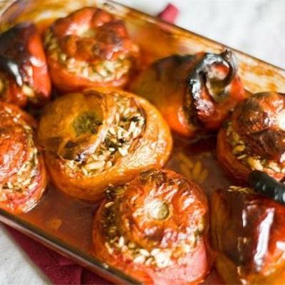 tomates recheados gregos e pimentas (yemista)