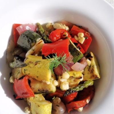 salada de legumes grelhada com vinagrete de ervas frescas