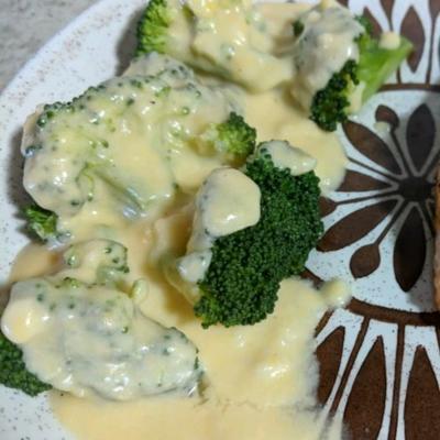 molho de queijo para brócolis e couve-flor