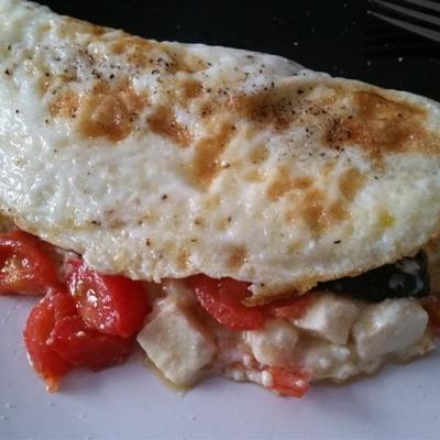 omelete de espinafre, tomate e queijo feta