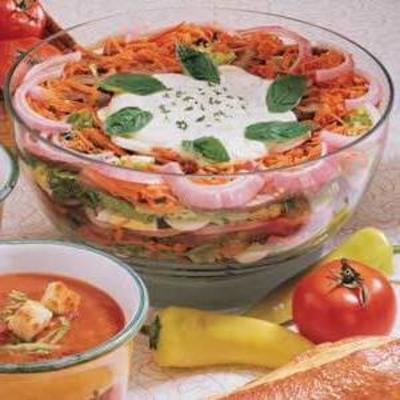 salada de carne assada em camadas