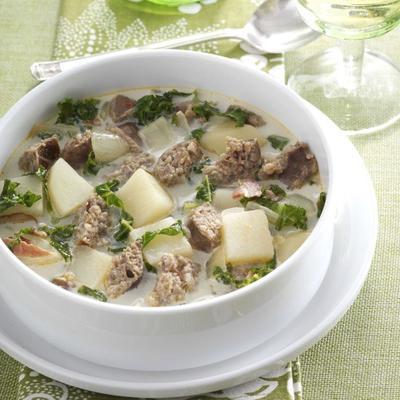 sopa de couve de salsicha