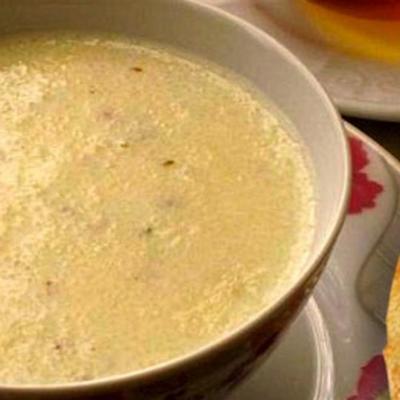 sopa de sêmola marroquina com leite, sementes de anis e mel