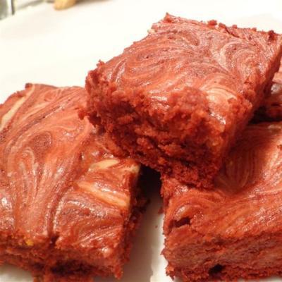 brownies de veludo vermelho com cobertura de cream cheese