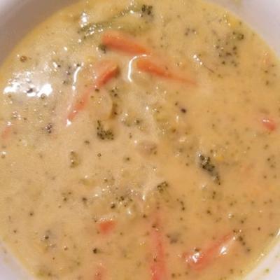 sopa de queijo de brócolis de emily