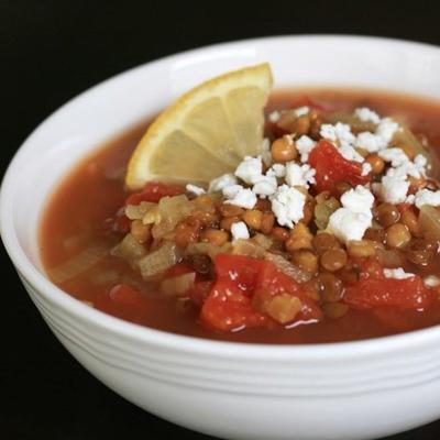 a sopa de lentilha de tomate indiano temperada de jorge