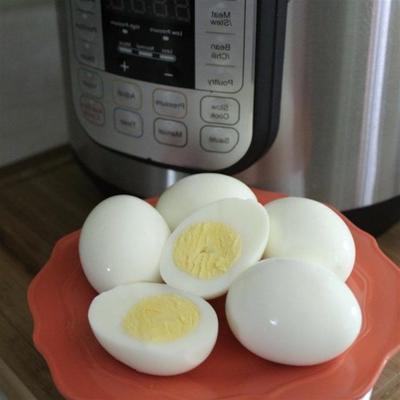 ovos cozidos de panela de pressão