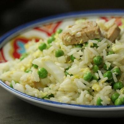 arroz frito com ovo e legumes