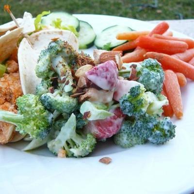 salada de morango de brócolis