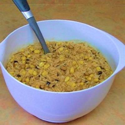 Curry de coco rápido com arroz, milho e feijão