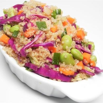 Salada asiática de quinoa
