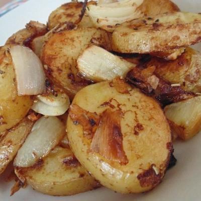batatas assadas e cebolas - fácil e delicioso