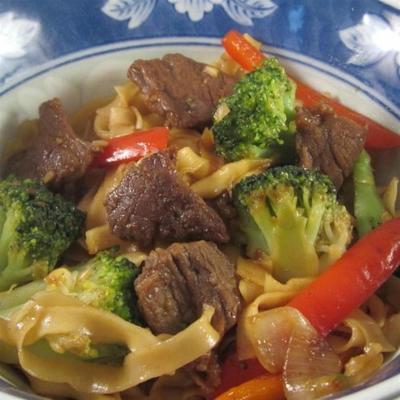 carne picante e brócolis mein chow
