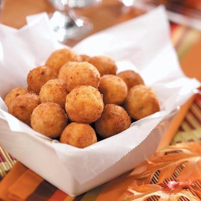 bolas de batata frita triturada