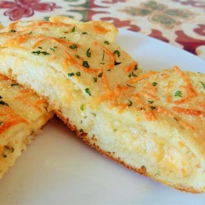 pão recheado fácil, alegre e com queijo (receita copiadora do domino's®)
