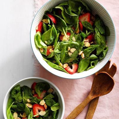 salada de morango amêndoa