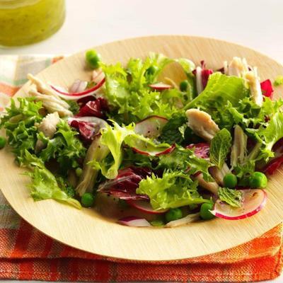 salada primavera de frango e ervilha