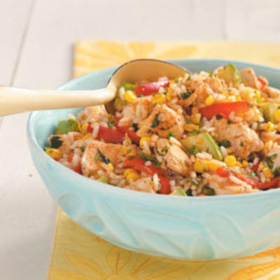 frango colorido e salada de arroz