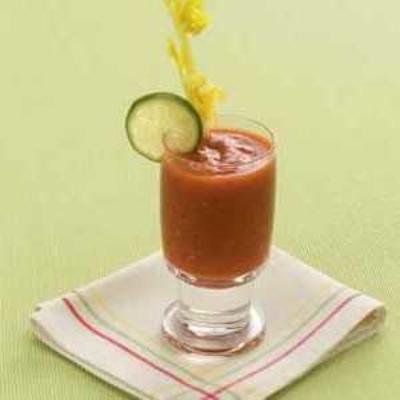 suco de tomate saboroso