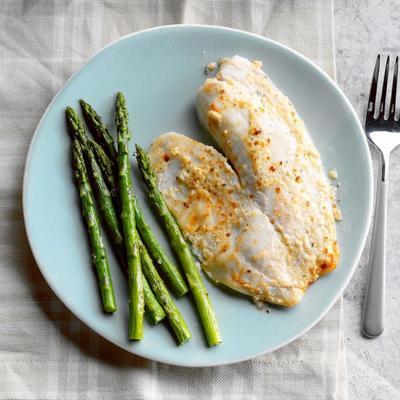 tilápia com crosta de parmesão