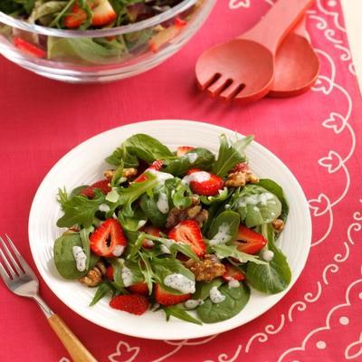 salada de morango e vidrada noz