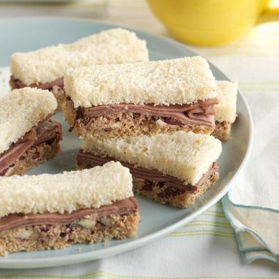 sanduíches de dedo de carne assada