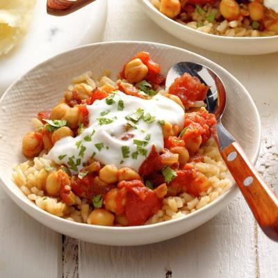 chana masala rápida (grão-de-bico e curry de tomate)