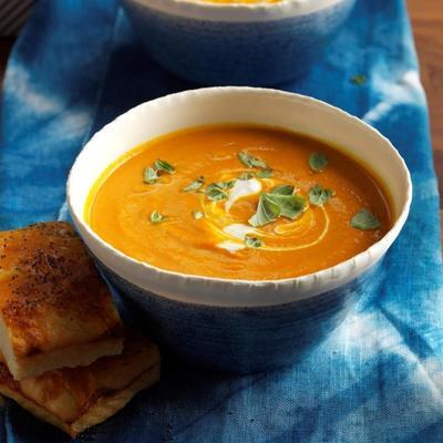 sopa cremosa de cenoura e tomate