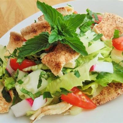 fattoush libanesa (salada de pão)
