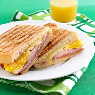 pressionado café da manhã sanduíches cubanos